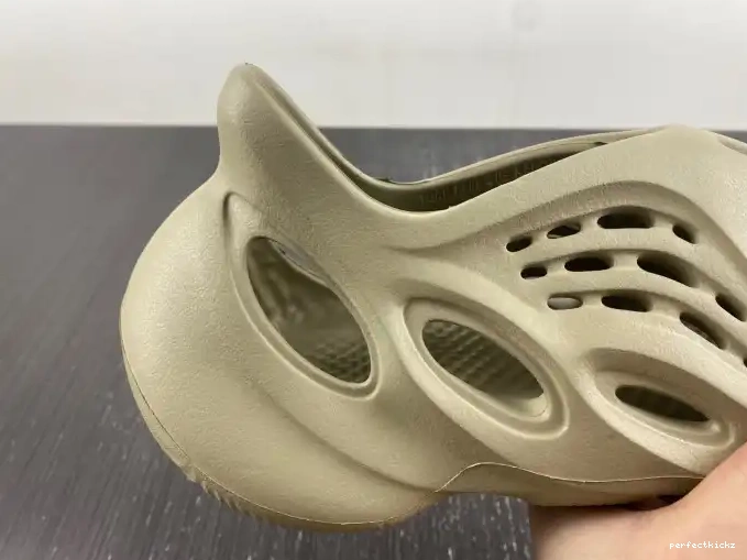 GV6840 RNR Salt Stone Yeezy Foam Adidas 0619